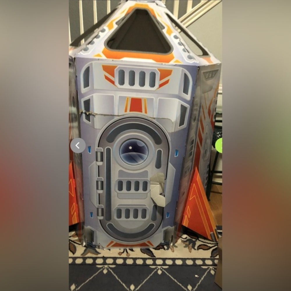 Melissa & Doug Rocket Ship Indoor 4’ tall Corrugated Playhouse - Picture 6 of 8